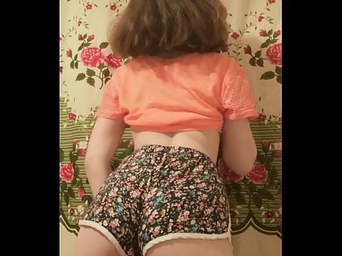 ❤️ Neska gazte sexy galtzak kentzen kameraren aurrean ❤️ Super pornoa gugan ❌
