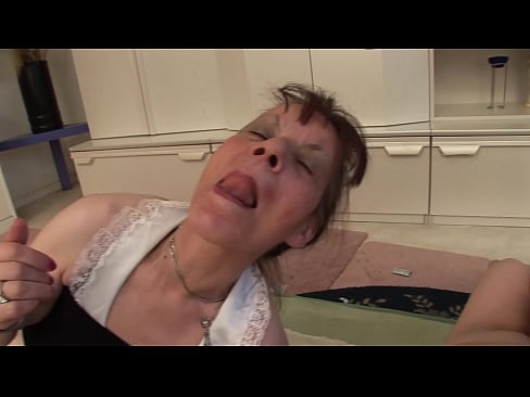 ❤️ Bi amona eta aitona batek hirukotea dute ❤️ Super pornoa gugan ❌