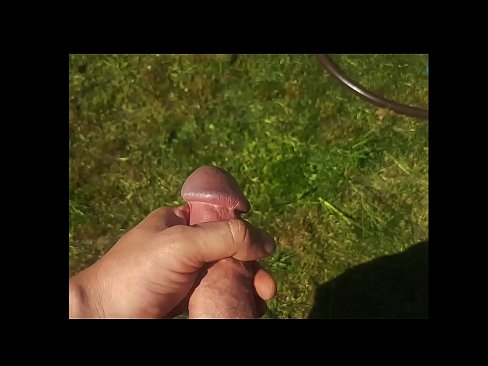 ❤️ Hottie beroa bere pussy arrosa izorratu egiten du eta udako lorategi batean squirt batekin esperma egiten du ❤️ Super pornoa gugan ❌