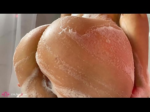❤️ Brunette pussy bibragailuarekin masturbatzen du dutxan orgasmo bizia lortzeko ❤️ Super pornoa gugan ❌